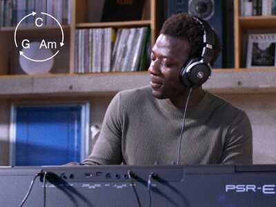 PSR-E583 Feature image of Auto Chord Play Function